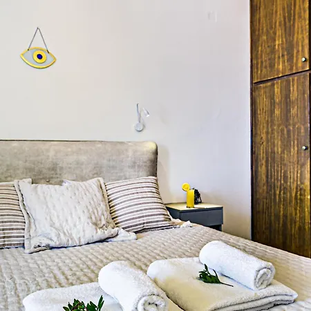 Flora House Corfu アパートホテル 3*