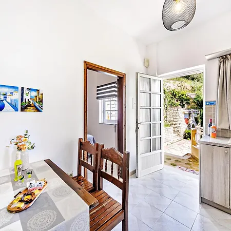 アパートホテル Flora House Corfu 3*