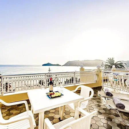 Flora House Corfu アパートホテル 3*