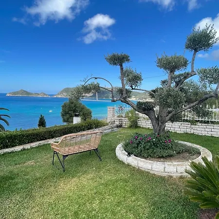 Flora House Corfu アパートホテル