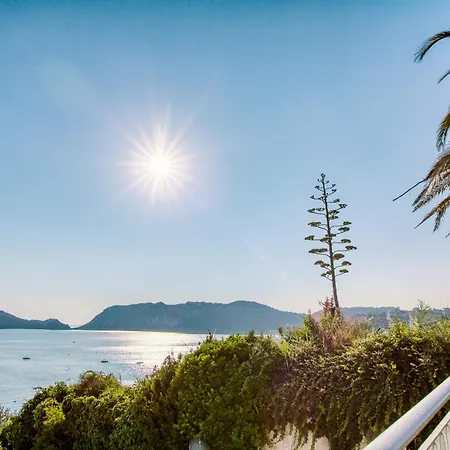 アパートホテル Flora House Corfu 3*