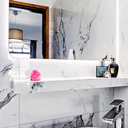 Flora House Corfu アパートホテル