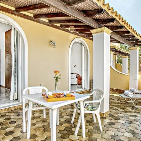 アパートホテル Flora House Corfu