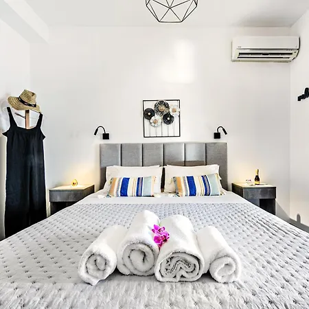 Flora House Corfu アパートホテル