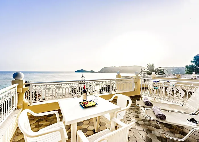 Flora House Corfu Aparthotel 3*