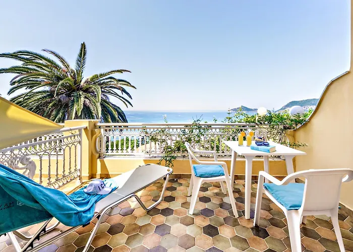 Flora House Corfu Aparthotel 3*